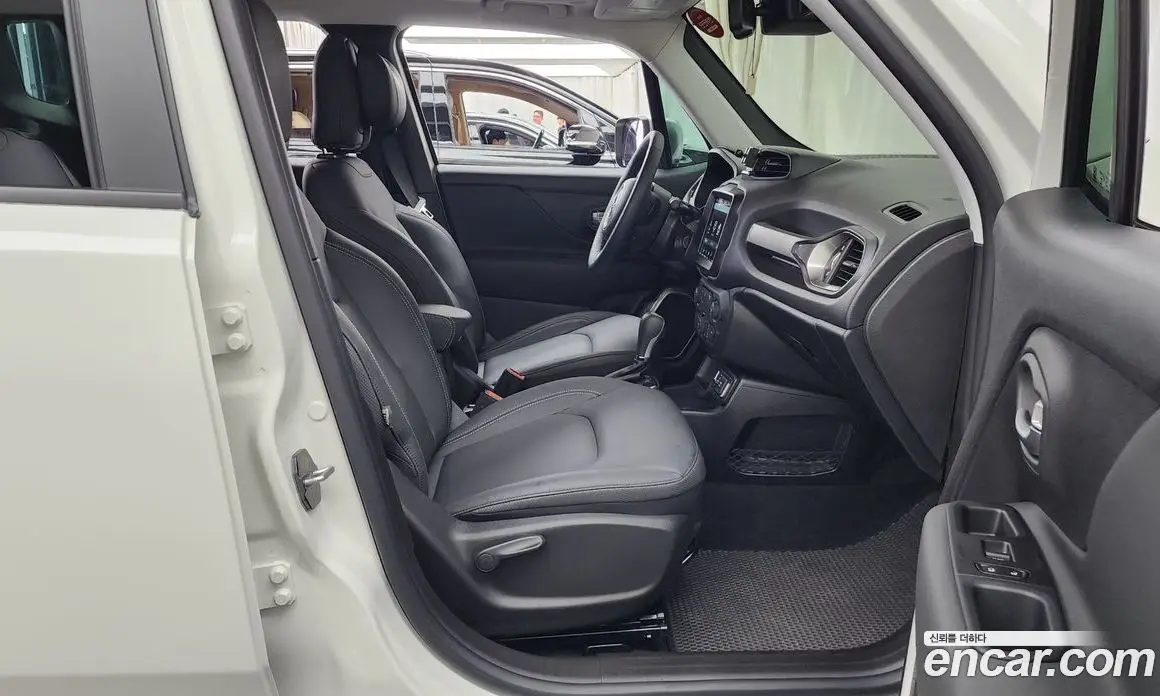 Jeep Renegade 2022 1.3 автомат (гидро), фото 17 Jeep Renegade 2022 1.3 автомат (гидро), фото 17