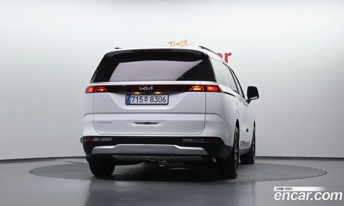 Kia Carnival 2023 2.2 автомат (гидро), фото 4