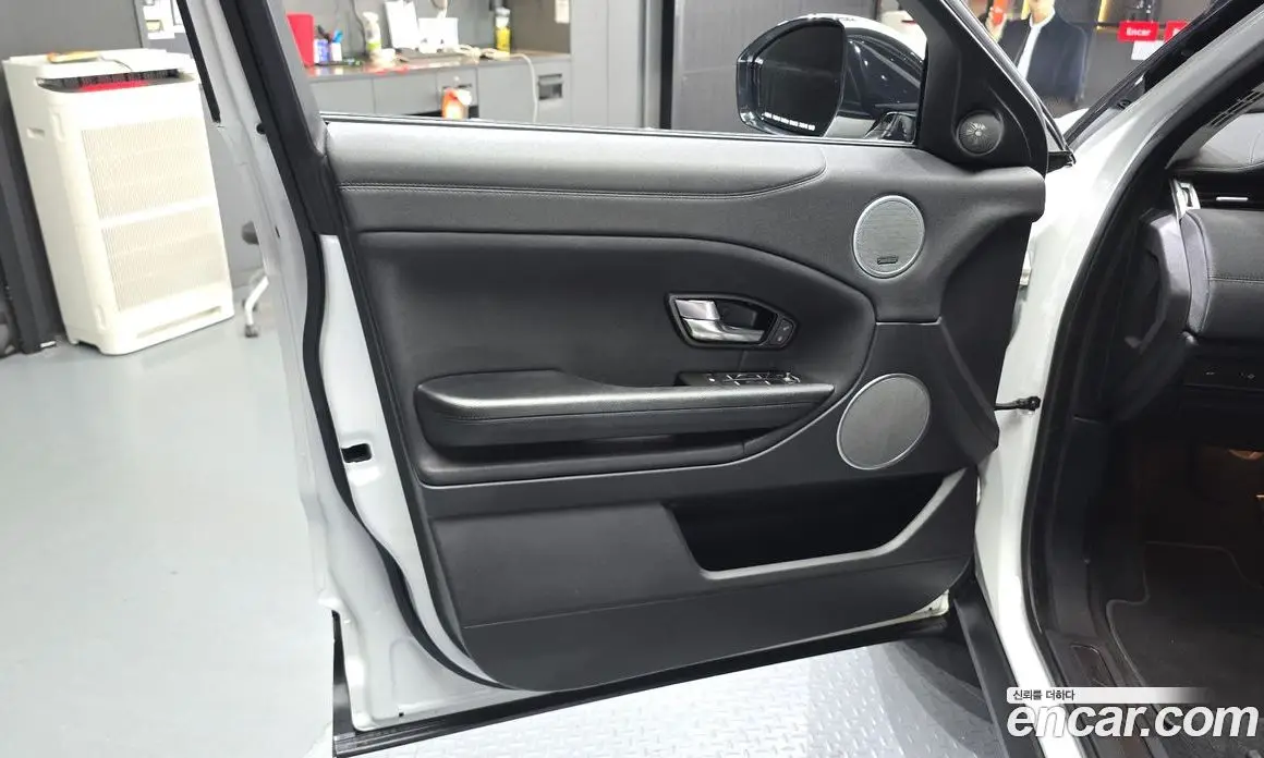Land Rover Range Rover Evoque 2017 2.0 автомат (гидро), фото 14 Land Rover Range Rover Evoque 2017 2.0 автомат (гидро), фото 14