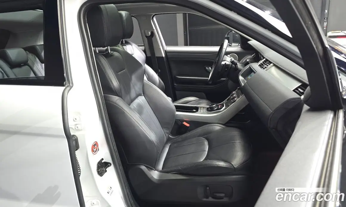 Land Rover Range Rover Evoque 2017 2.0 автомат (гидро), фото 16 Land Rover Range Rover Evoque 2017 2.0 автомат (гидро), фото 16