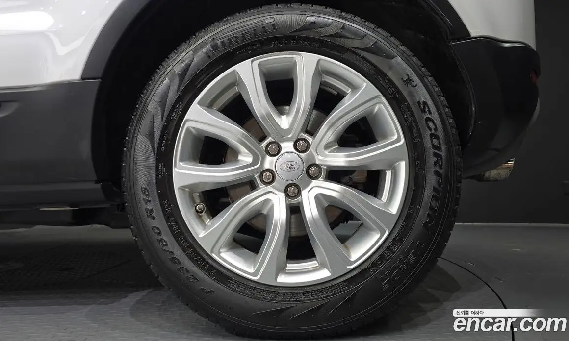 Land Rover Range Rover Evoque 2017 2.0 автомат (гидро), фото 7 Land Rover Range Rover Evoque 2017 2.0 автомат (гидро), фото 7