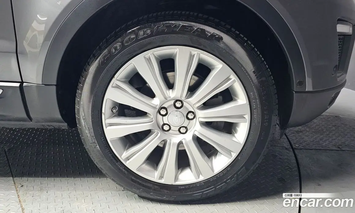 Land Rover Range Rover Evoque 2018 2.0 автомат (гидро), фото 5