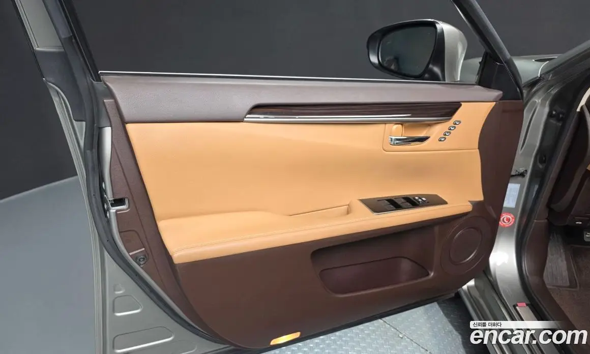 Lexus ES 2017 2.5 автомат (гидро), фото 14 Lexus ES 2017 2.5 автомат (гидро), фото 14