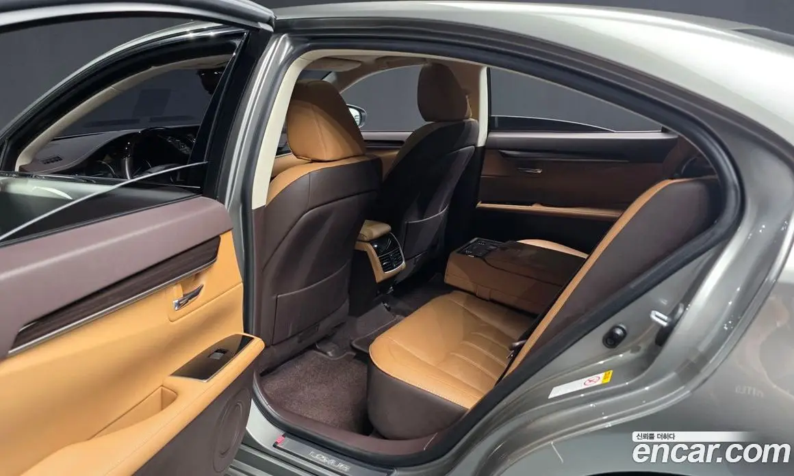 Lexus ES 2017 2.5 автомат (гидро), фото 16 Lexus ES 2017 2.5 автомат (гидро), фото 16