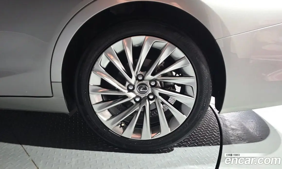 Lexus ES 2021 2.5 автомат (гидро), фото 7 Lexus ES 2021 2.5 автомат (гидро), фото 7