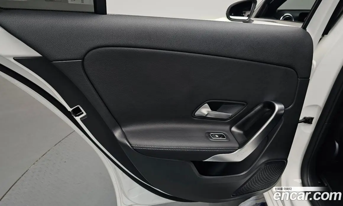 Mercedes-Benz A-Class 2024 2.0 автомат (гидро), фото 14