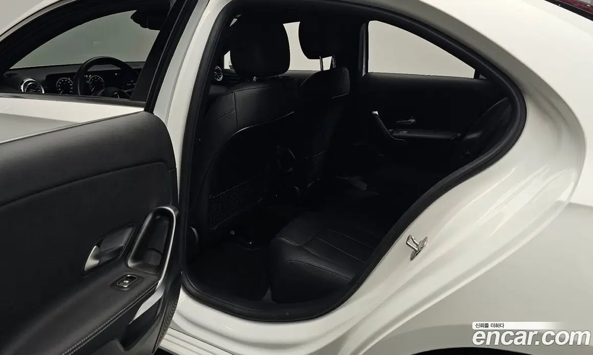 Mercedes-Benz A-Class 2024 2.0 автомат (гидро), фото 16