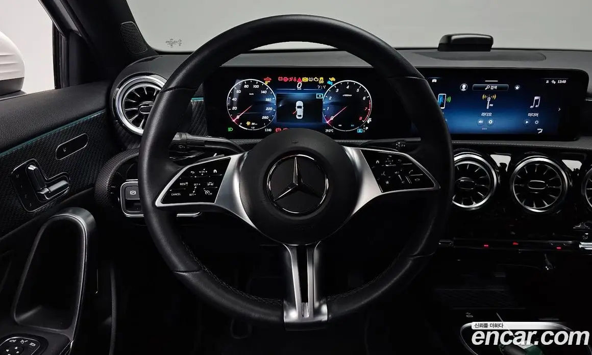 Mercedes-Benz A-Class 2024 2.0 автомат (гидро), фото 17