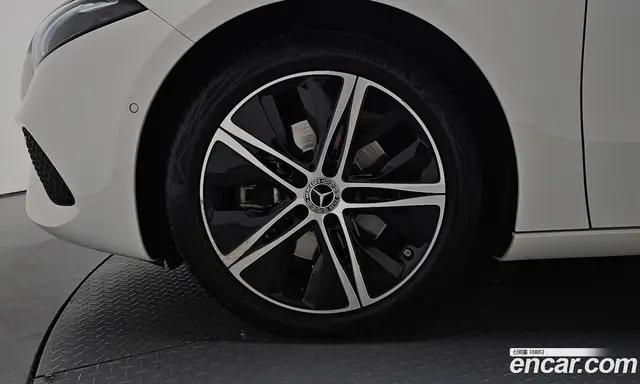 Mercedes-Benz A-Class 2024 2.0 автомат (гидро), миниатюра 4
