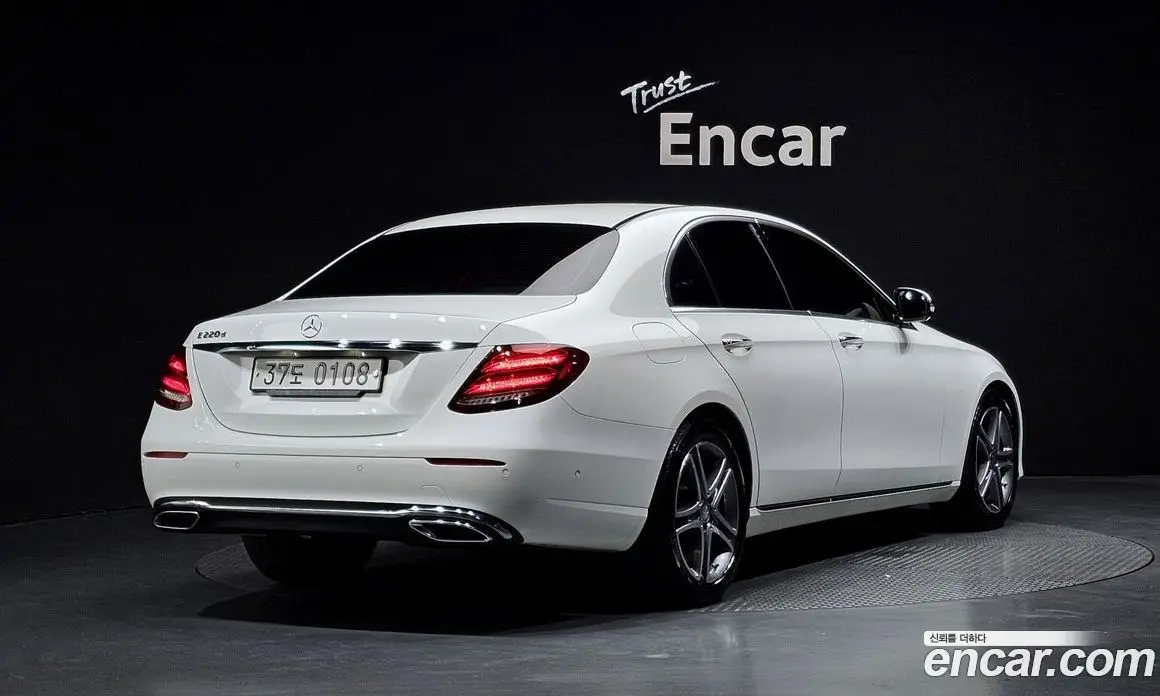 Mercedes-Benz E-Class 2016 1.9 автомат (гидро), фото 1 Mercedes-Benz E-Class 2016 1.9 автомат (гидро), фото 1