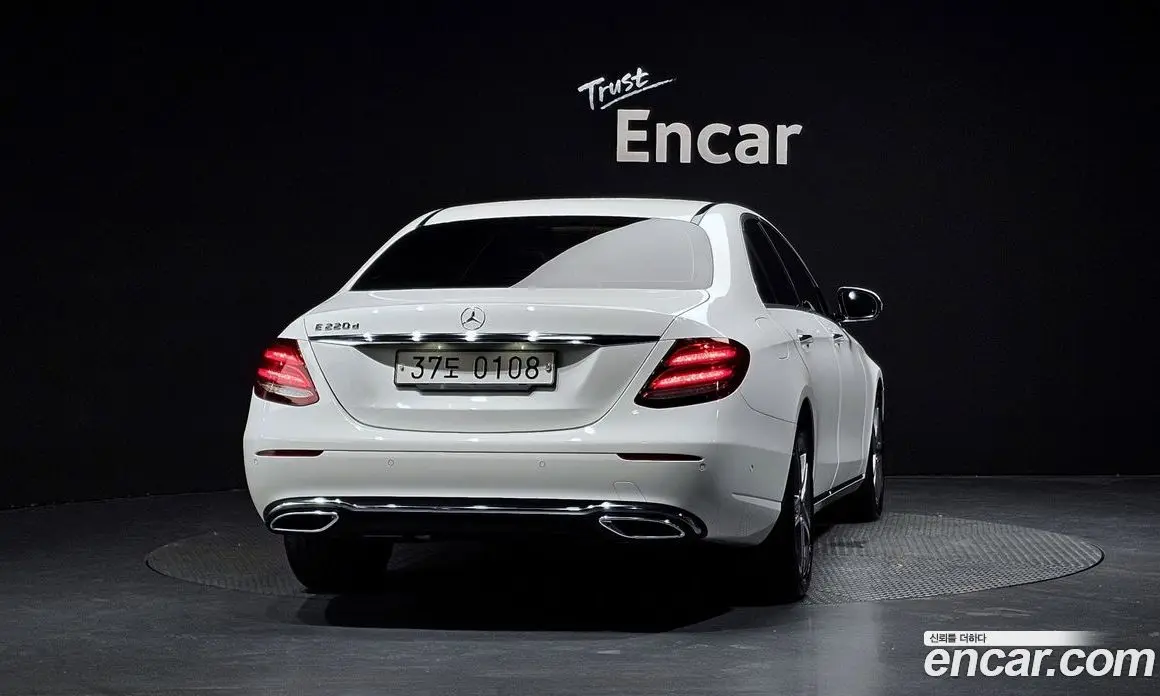 Mercedes-Benz E-Class 2016 1.9 автомат (гидро), фото 3 Mercedes-Benz E-Class 2016 1.9 автомат (гидро), фото 3