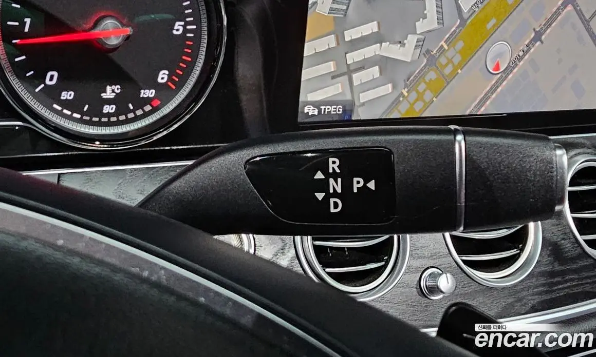 Mercedes-Benz E-Class 2016 1.9 автомат (гидро), фото 28 Mercedes-Benz E-Class 2016 1.9 автомат (гидро), фото 28