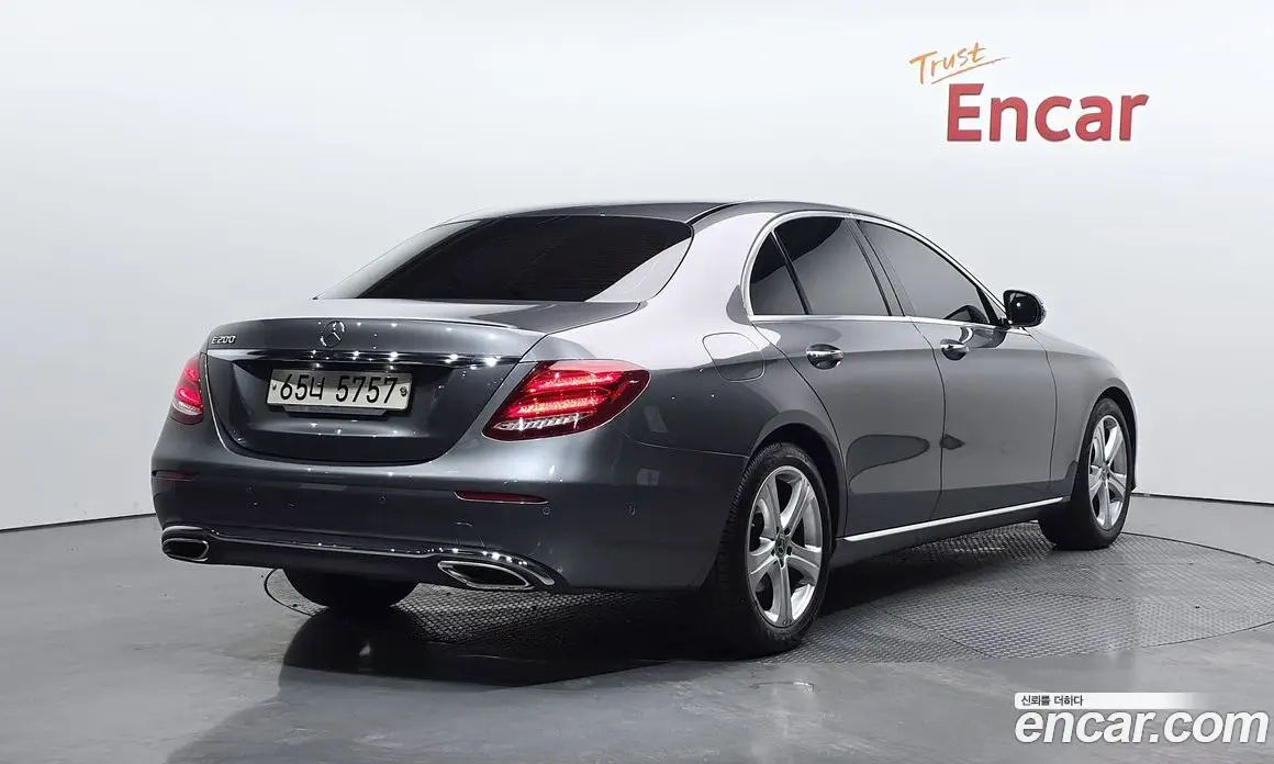 Mercedes-Benz E-Class 2018 2.0 автомат (гидро), фото 1 Mercedes-Benz E-Class 2018 2.0 автомат (гидро), фото 1