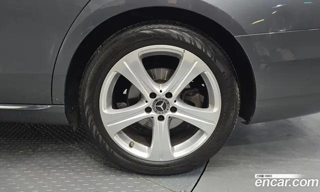 Mercedes-Benz E-Class 2018 2.0 автомат (гидро), миниатюра 6 Mercedes-Benz E-Class 2018 2.0 автомат (гидро), миниатюра 6