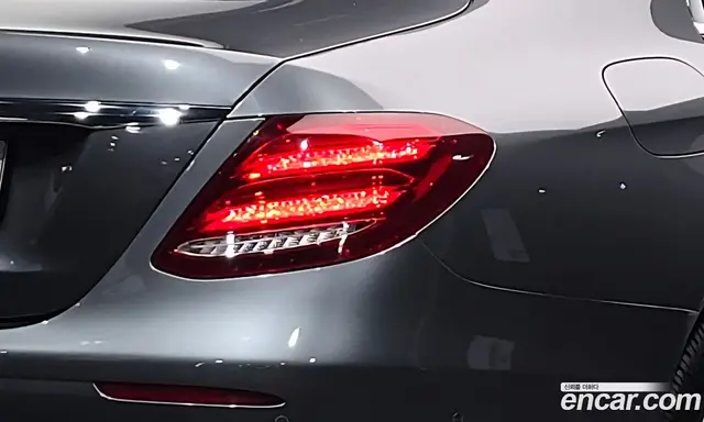 Mercedes-Benz E-Class 2018 2.0 автомат (гидро), миниатюра 8 Mercedes-Benz E-Class 2018 2.0 автомат (гидро), миниатюра 8
