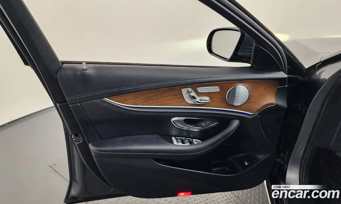 Mercedes-Benz E-Class 2019 2.0 автомат (гидро), фото 14 Mercedes-Benz E-Class 2019 2.0 автомат (гидро), фото 14