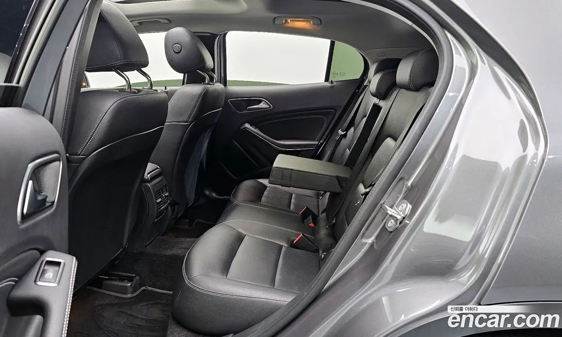 Mercedes-Benz GLA-Class 2019 2.0 автомат (гидро), фото 12 Mercedes-Benz GLA-Class 2019 2.0 автомат (гидро), фото 12