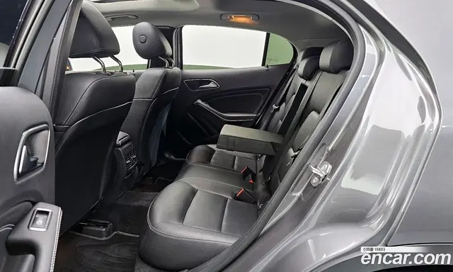 Mercedes-Benz GLA-Class 2019 2.0 автомат (гидро), миниатюра 12