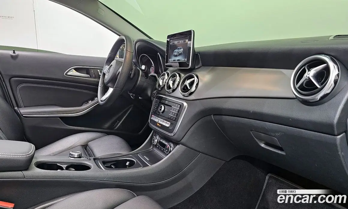 Mercedes-Benz GLA-Class 2019 2.0 автомат (гидро), фото 20 Mercedes-Benz GLA-Class 2019 2.0 автомат (гидро), фото 20