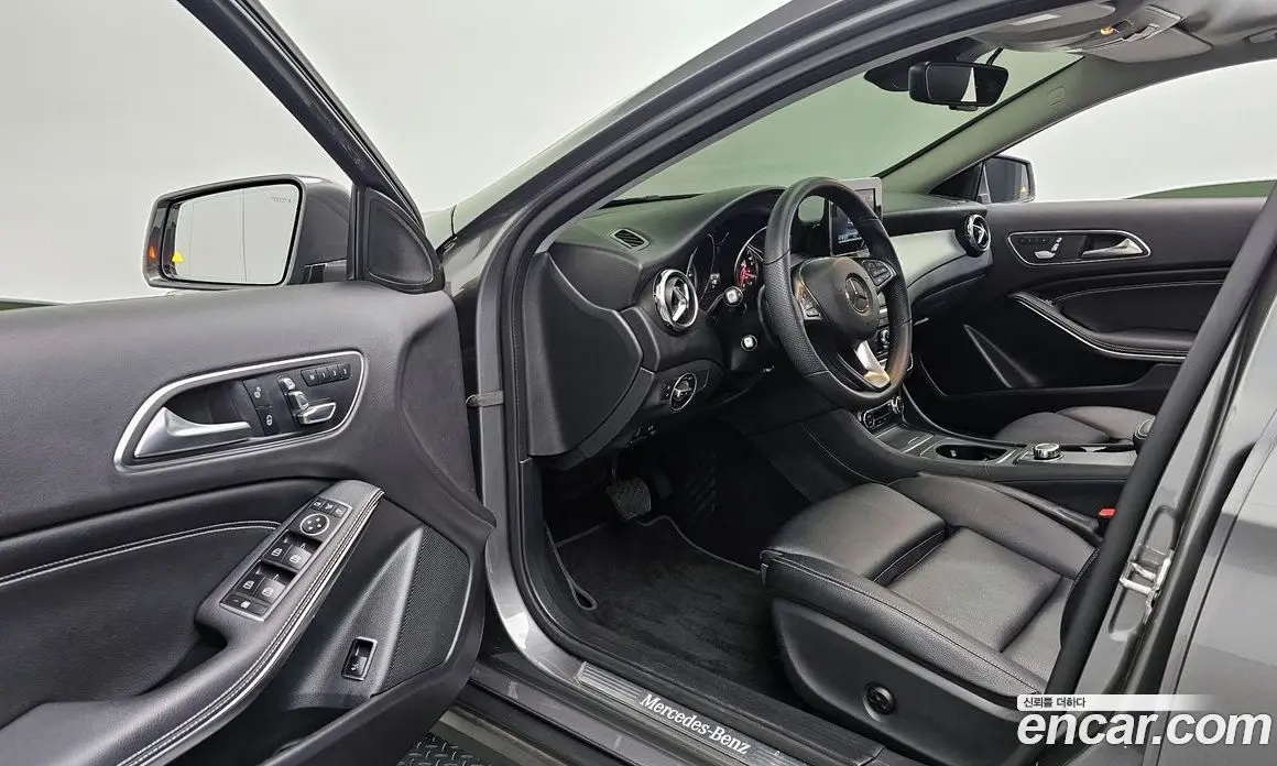 Mercedes-Benz GLA-Class 2019 2.0 автомат (гидро), фото 10 Mercedes-Benz GLA-Class 2019 2.0 автомат (гидро), фото 10