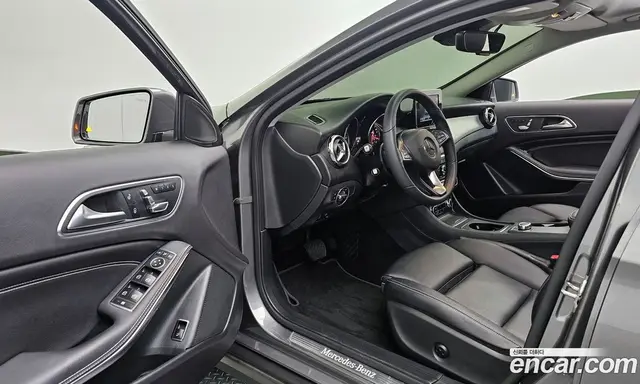 Mercedes-Benz GLA-Class 2019 2.0 автомат (гидро), миниатюра 10 Mercedes-Benz GLA-Class 2019 2.0 автомат (гидро), миниатюра 10