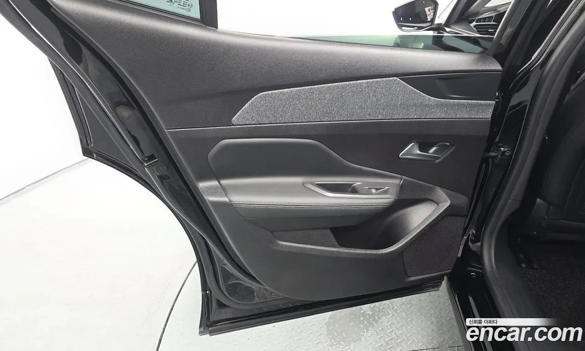 Peugeot 408 2023 1.2 автомат (гидро), фото 15