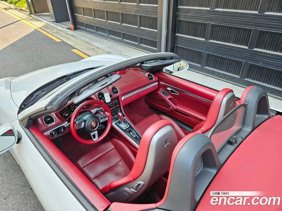 Porsche 718 2018 2.5 автомат (гидро), фото 17 Porsche 718 2018 2.5 автомат (гидро), фото 17