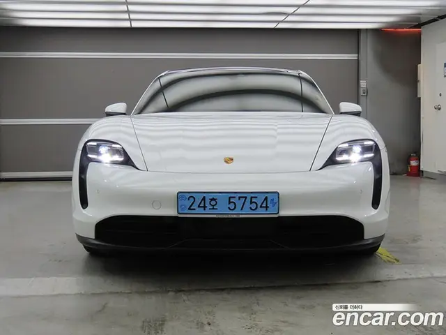 Porsche Taycan 2023 0.1 автомат (гидро), миниатюра 2 Porsche Taycan 2023 0.1 автомат (гидро), миниатюра 2