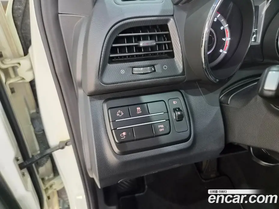 SsangYong TIBOLI 2016 1.6 автомат (гидро), фото 13
