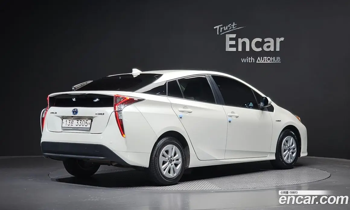 Toyota Prius 2016 1.8 автомат (гидро), фото 2 Toyota Prius 2016 1.8 автомат (гидро), фото 2