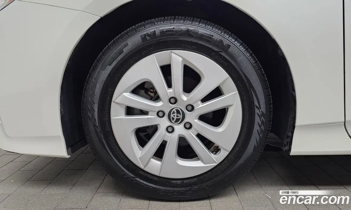 Toyota Prius 2016 1.8 автомат (гидро), фото 5 Toyota Prius 2016 1.8 автомат (гидро), фото 5