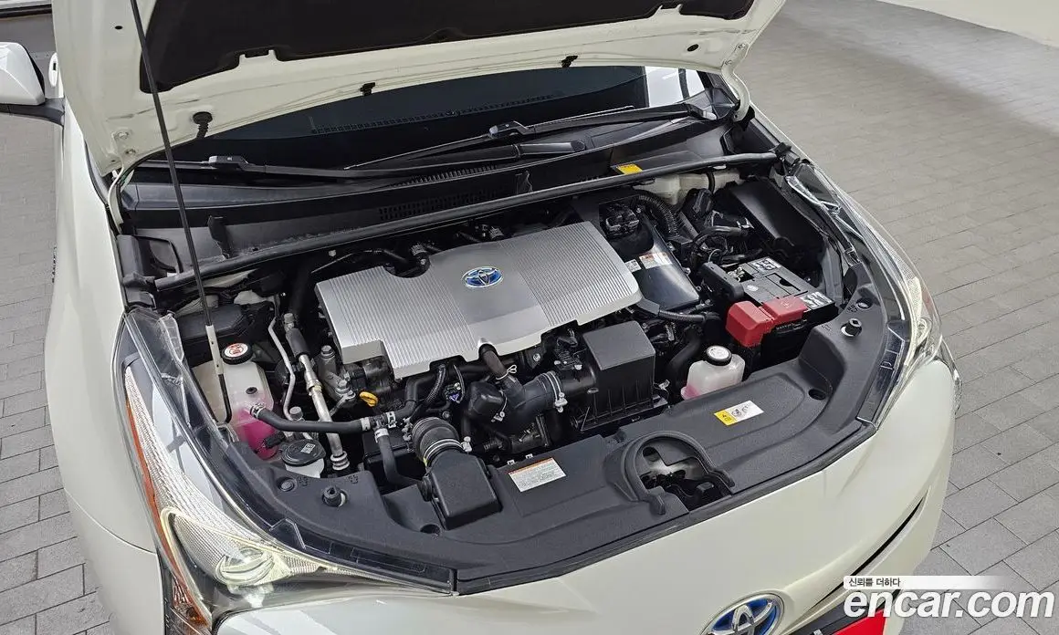 Toyota Prius 2016 1.8 автомат (гидро), фото 6 Toyota Prius 2016 1.8 автомат (гидро), фото 6