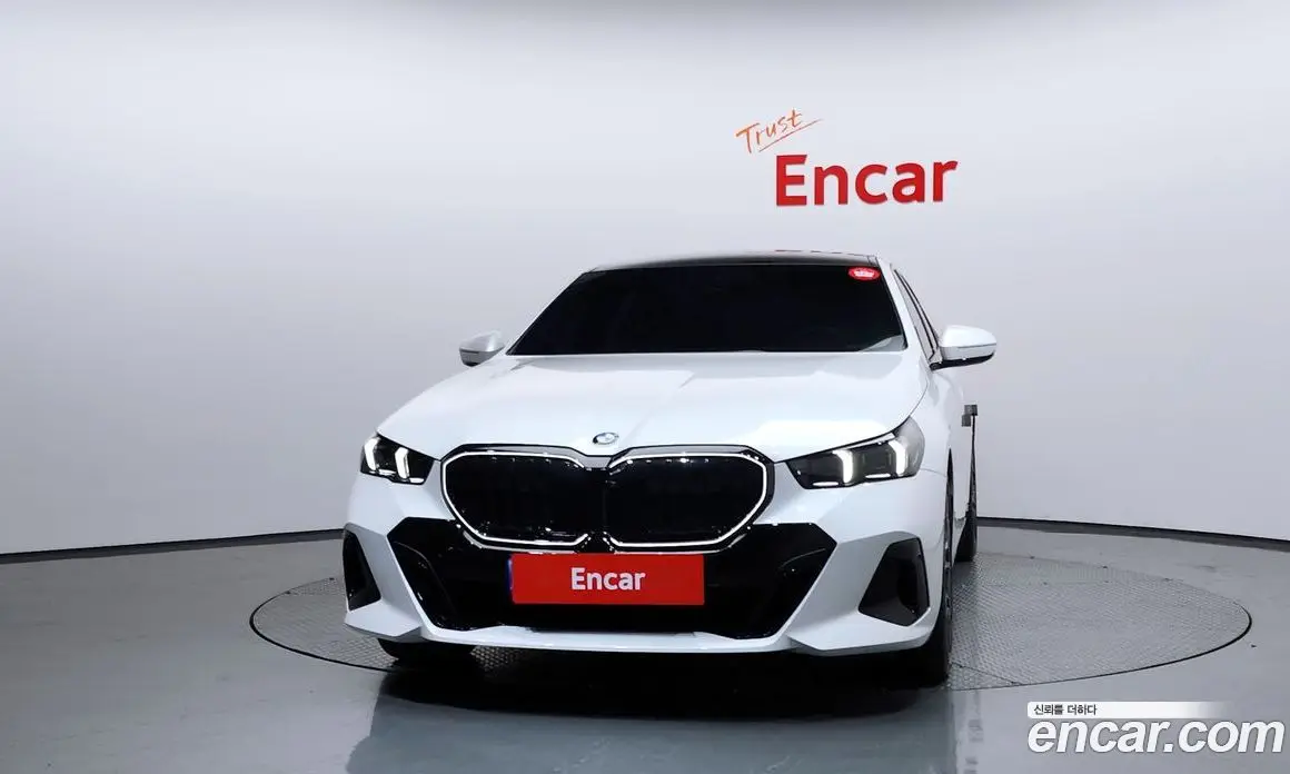 BMW 5 серия 2025 2.0 автомат (гидро), фото 3