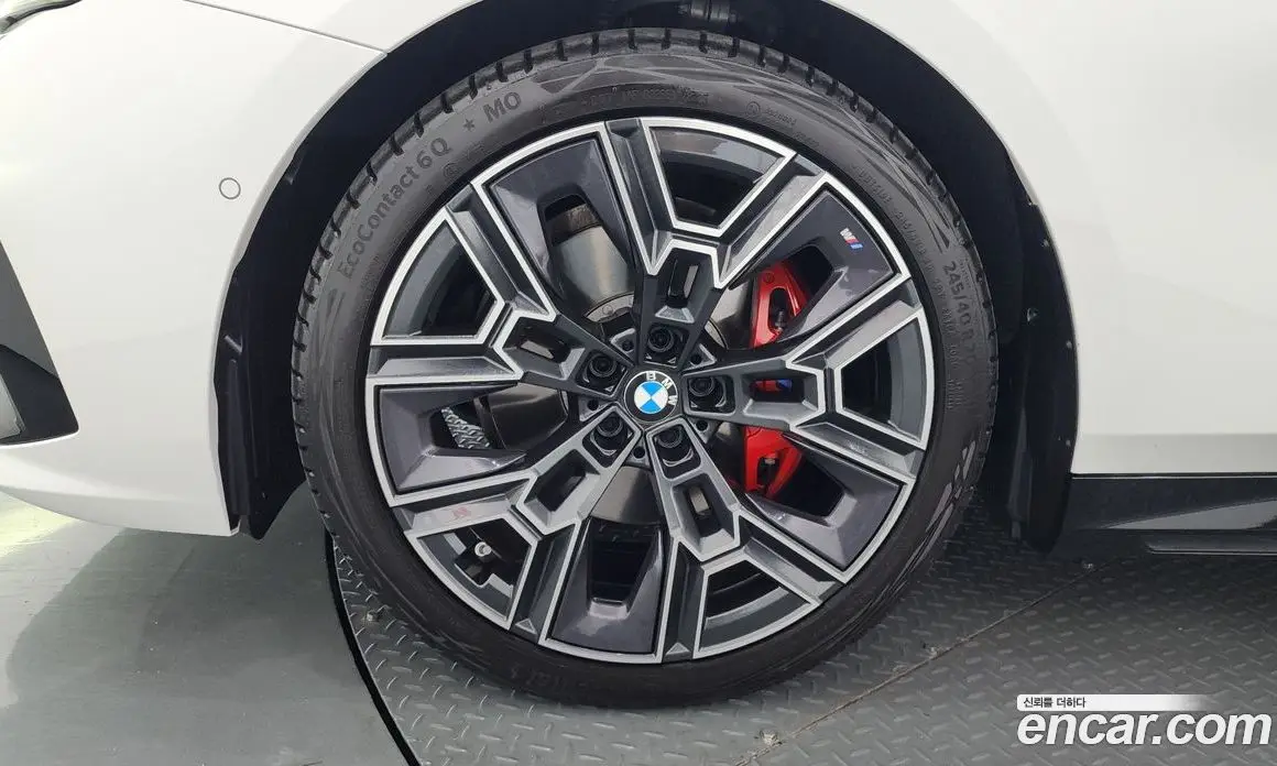 BMW 5 серия 2025 2.0 автомат (гидро), фото 5