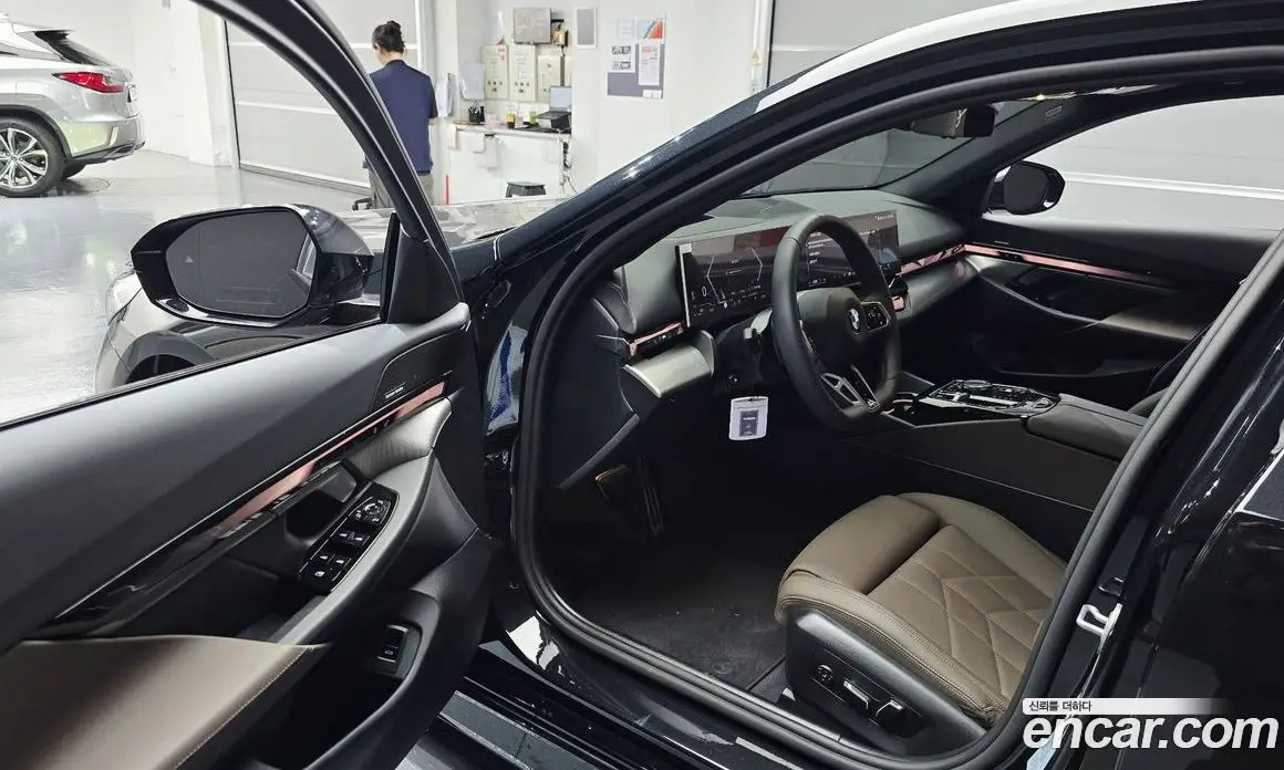BMW 5 серия 2025 2.0 автомат (гидро), фото 10 BMW 5 серия 2025 2.0 автомат (гидро), фото 10
