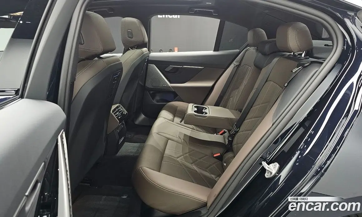 BMW 5 серия 2025 2.0 автомат (гидро), фото 17