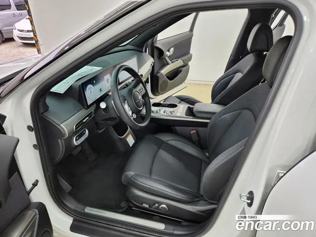 Genesis GV60 2023 0.1 автомат (гидро), миниатюра 12