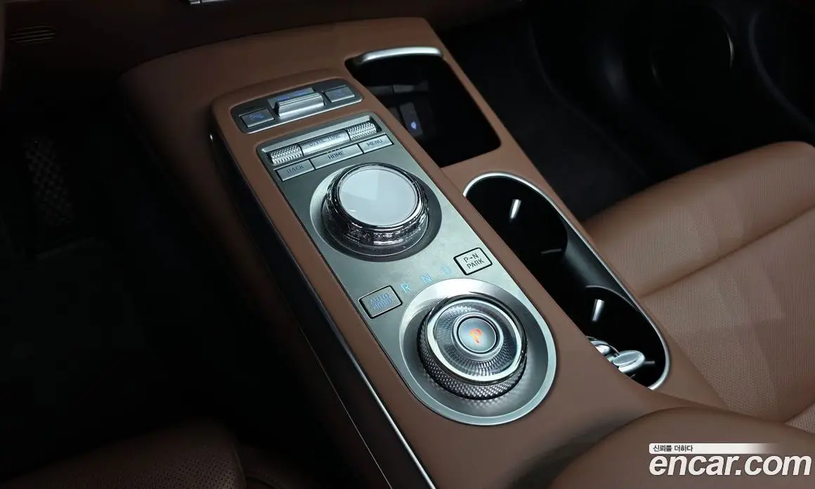 Genesis GV70 2021 2.5 автомат (гидро), фото 12 Genesis GV70 2021 2.5 автомат (гидро), фото 12