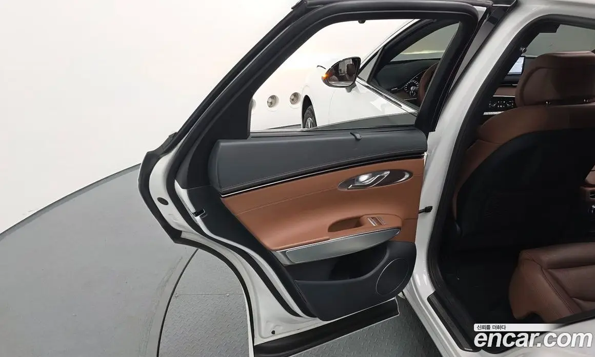 Genesis GV70 2021 2.5 автомат (гидро), фото 15 Genesis GV70 2021 2.5 автомат (гидро), фото 15