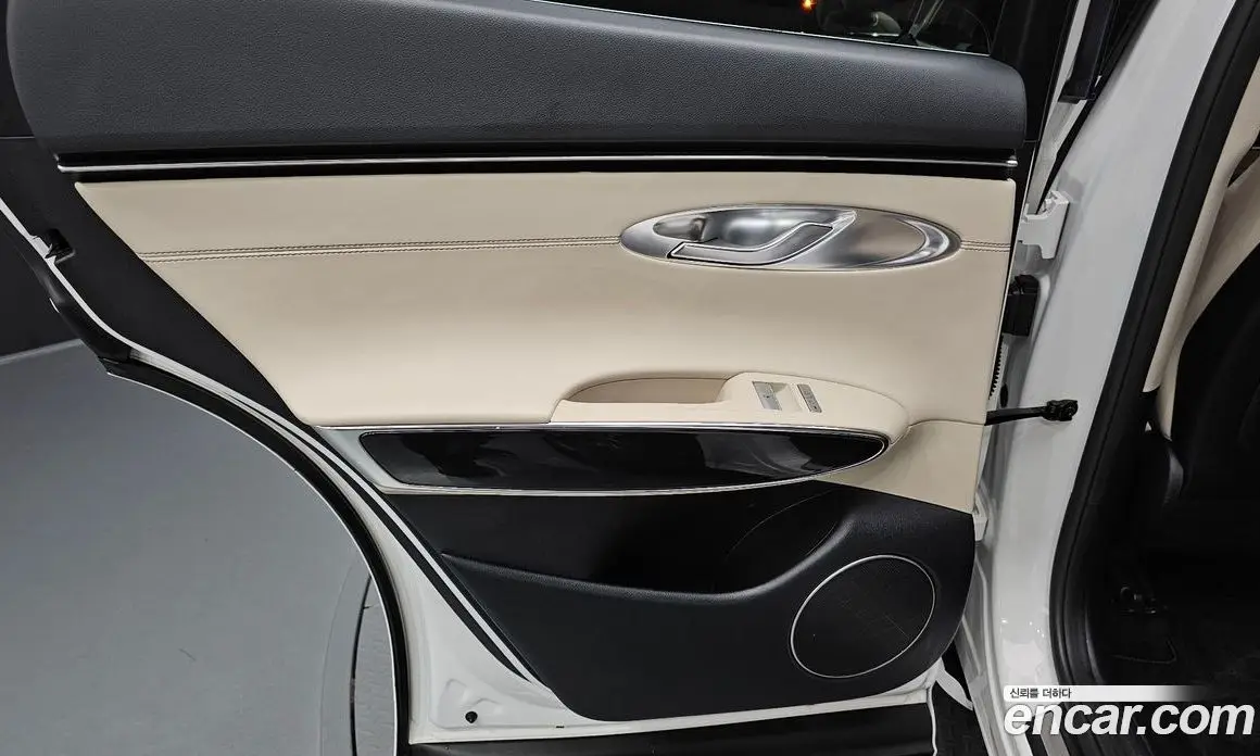 Genesis GV70 2023 2.5 автомат (гидро), фото 15 Genesis GV70 2023 2.5 автомат (гидро), фото 15