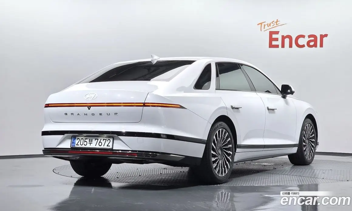 Hyundai Grandeur 2023 1.6 автомат (гидро), фото 1