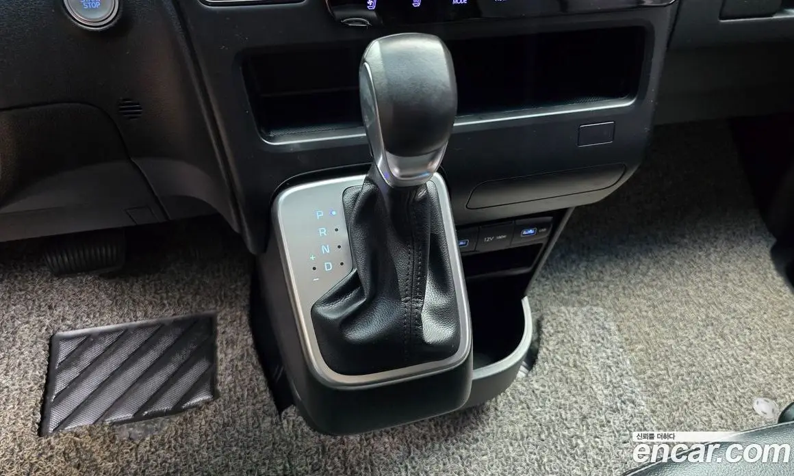 Hyundai Staria 2021 2.2 автомат (гидро), фото 12