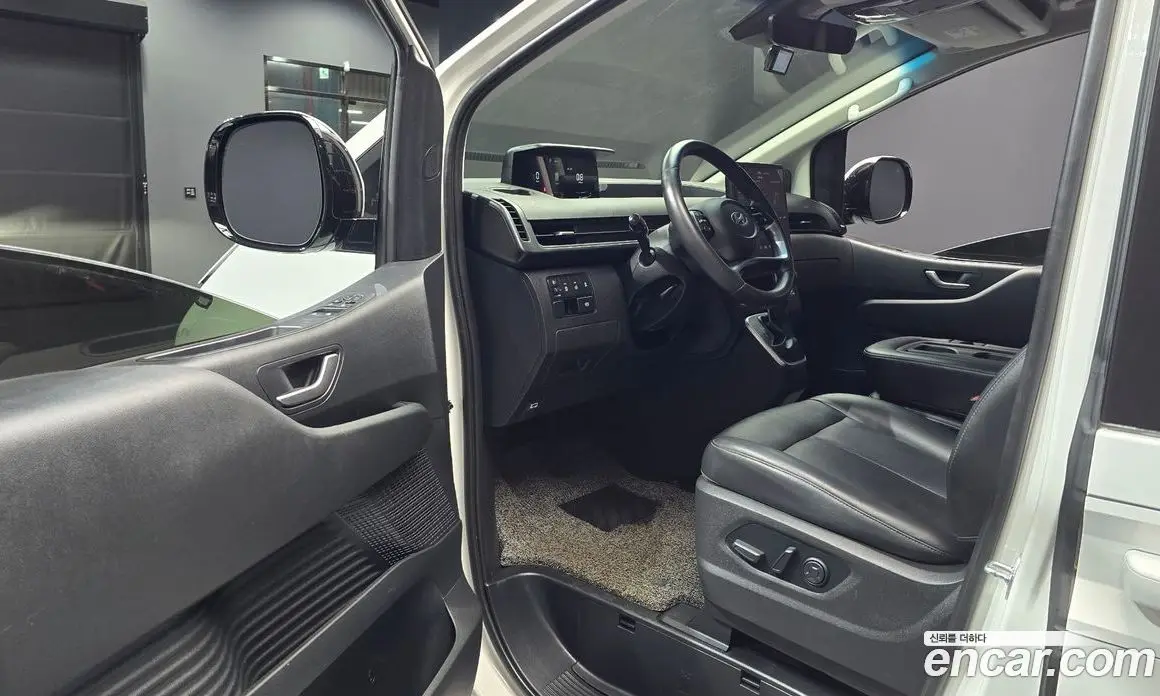 Hyundai Staria 2021 2.2 автомат (гидро), фото 13