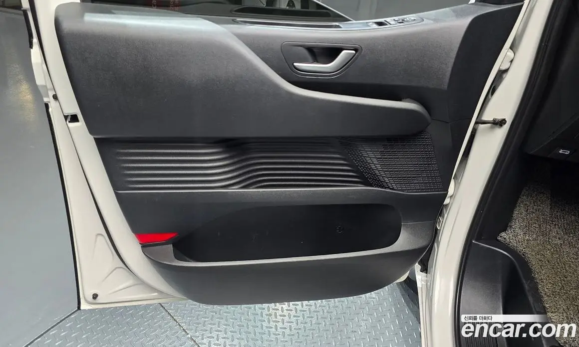 Hyundai Staria 2021 2.2 автомат (гидро), фото 14