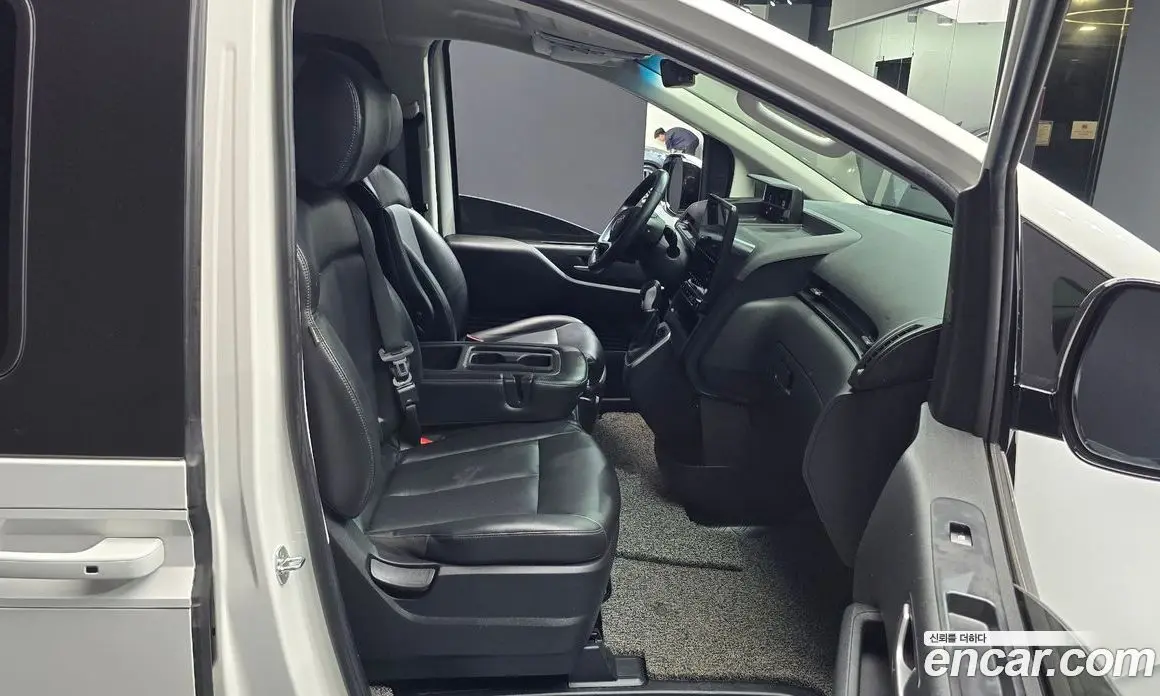 Hyundai Staria 2021 2.2 автомат (гидро), фото 16