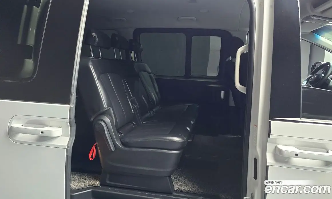 Hyundai Staria 2021 2.2 автомат (гидро), фото 17
