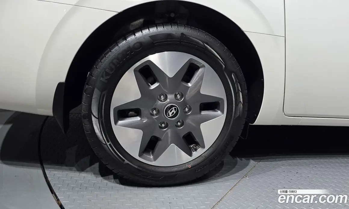 Hyundai Staria 2021 2.2 автомат (гидро), фото 5