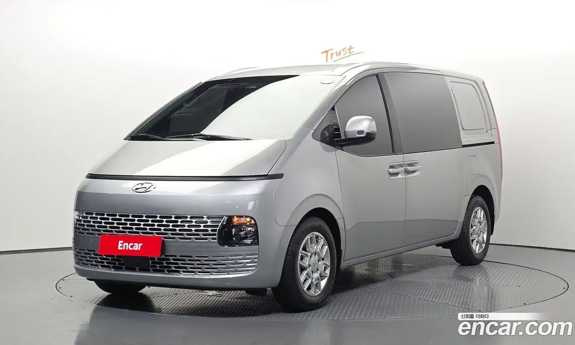 Hyundai Staria 2022 2.2 автомат (гидро), фото 1