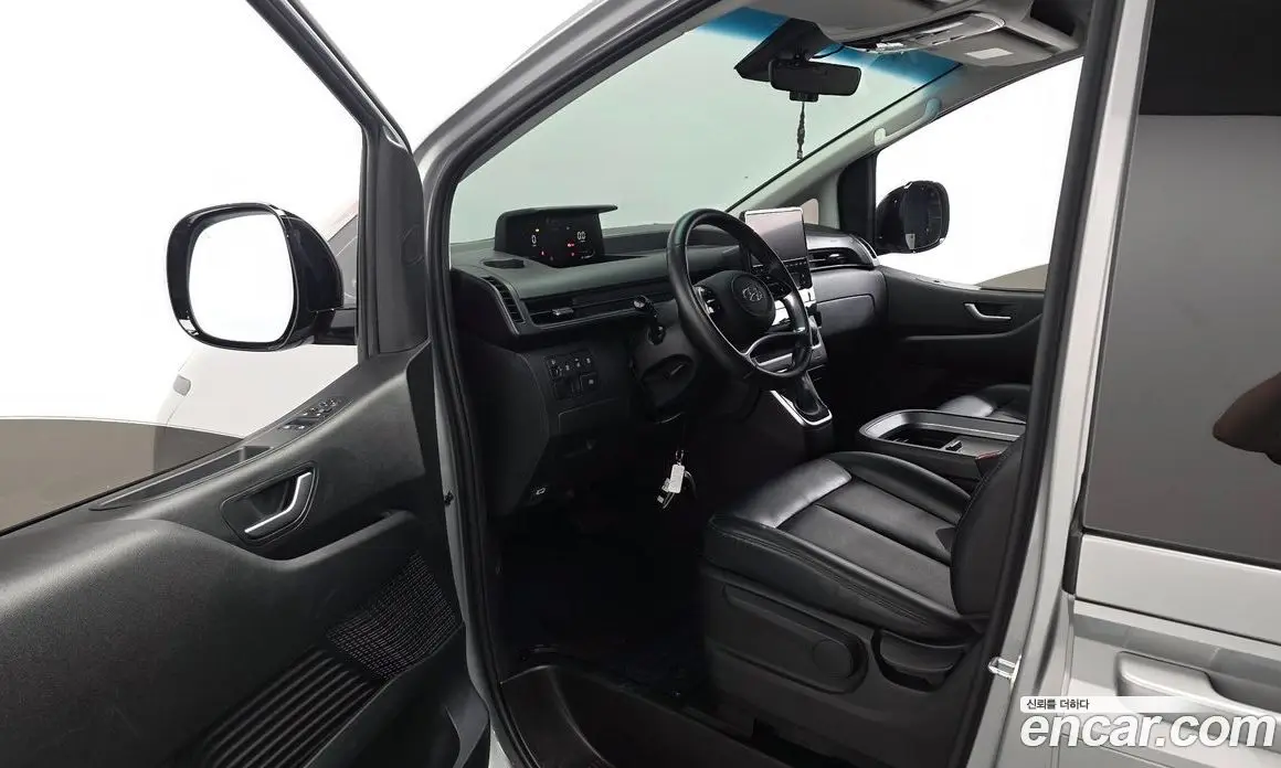 Hyundai Staria 2022 2.2 автомат (гидро), фото 13