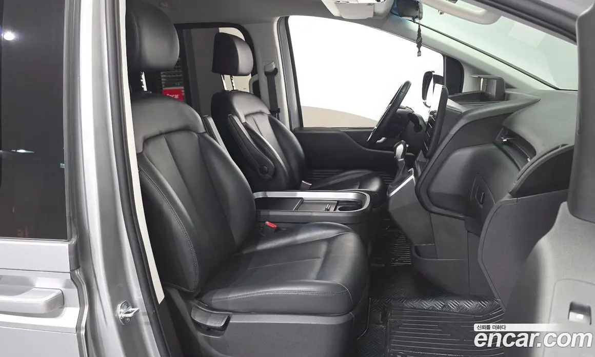 Hyundai Staria 2022 2.2 автомат (гидро), фото 17
